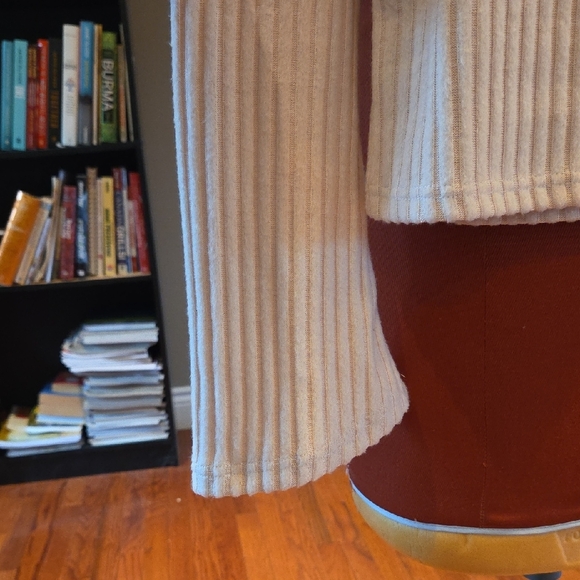 Cider Ribbed Off-Shoulder Top - Picture 4 of 5